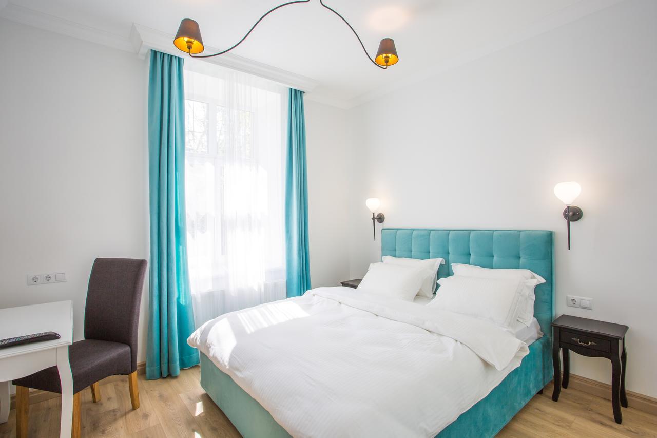 R.O.Y.A.L Apartments Львов Экстерьер фото